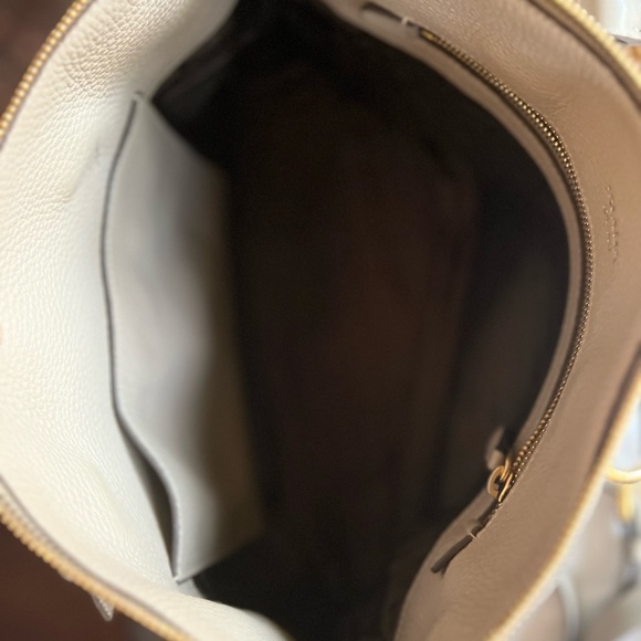 Authentic 💯 Prada VIT DAINO. POMICE color. - Picture 5 of 9